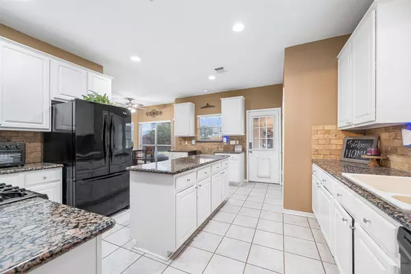 3708 Pine Tree DR, Pearland, TX 77581