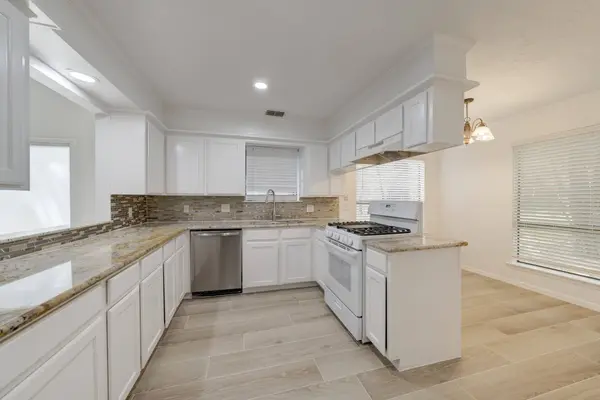 42 N Timber Top DR, The Woodlands, TX 77380