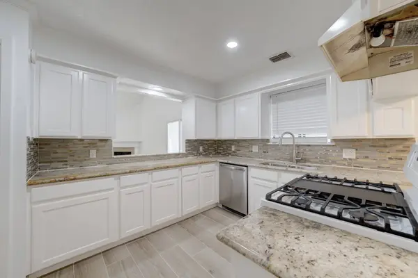 42 N Timber Top DR, The Woodlands, TX 77380