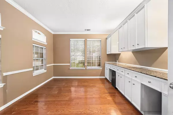 3708 Pine Tree DR, Pearland, TX 77581