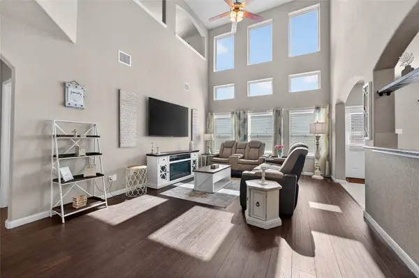 361 Lake Line DR, Alvin, TX 77511