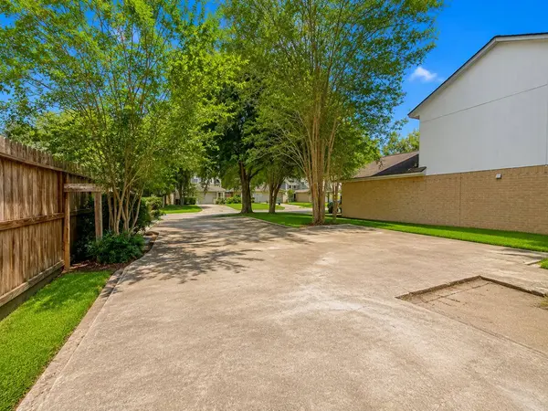 16711 Quiet Trail DR, Humble, TX 77396