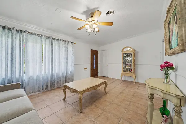 922 Peach Spring DR, Houston, TX 77088