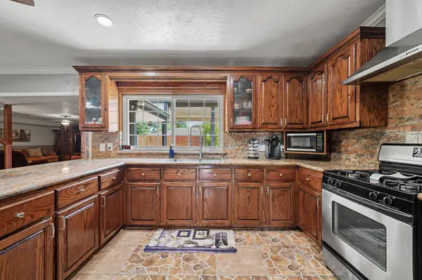 922 Peach Spring DR, Houston, TX 77088