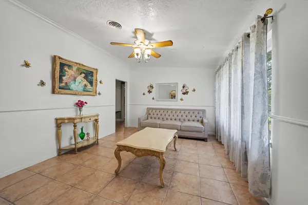 922 Peach Spring DR, Houston, TX 77088
