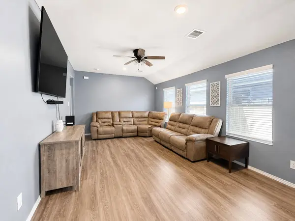 1310 Vincente CT, Conroe, TX 77301
