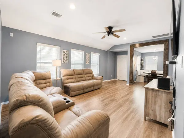 1310 Vincente CT, Conroe, TX 77301