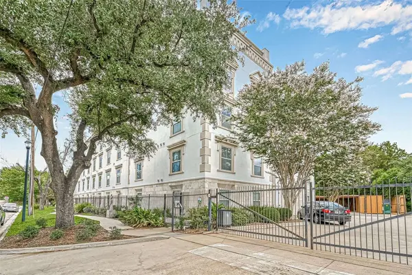 3501 Chenevert ST #17