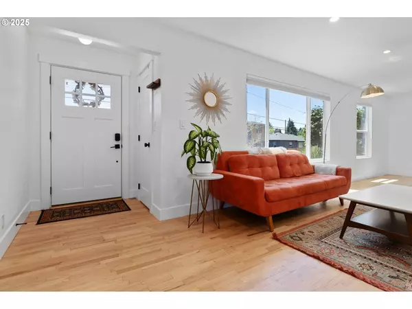 5739 SE WOODWARD ST, Portland, OR 97206