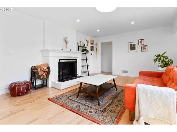 5739 SE WOODWARD ST, Portland, OR 97206