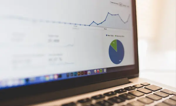 Why Some Homes Sit on the Market and How Strategic Sellers Avoid It