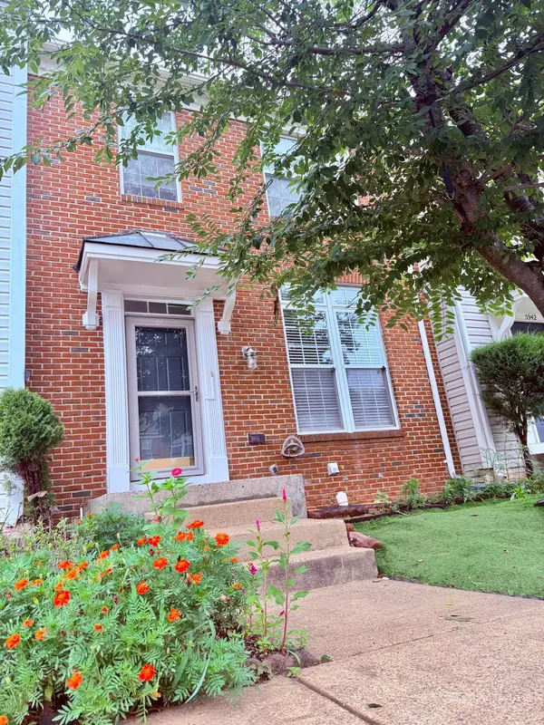 5944 Raina Dr, Centreville, VA 20120-3432