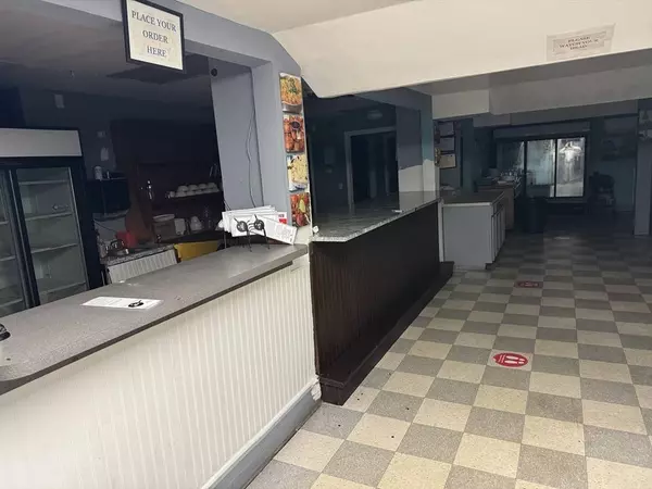 36 Plaistow Rd, Haverhill, MA 01830