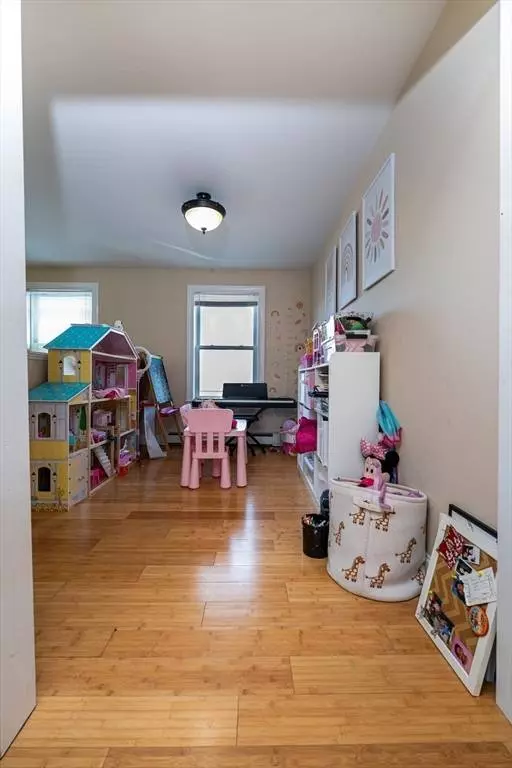 16 Mohan St, Everett, MA 02149