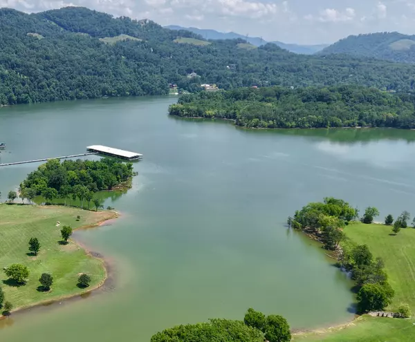 feature image of Lake Life in East Tennessee: Where History and Lifestyle Flow Together