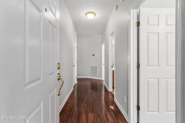 2559 Glen Meadow Rd, Knoxville, TN 37909