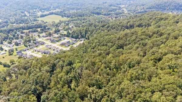 211 Jason Hovater WAY, Clinton, TN 37716