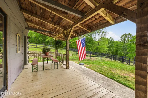 299 Country LN, Lenoir City, TN 37771