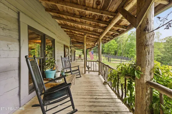 299 Country LN, Lenoir City, TN 37771