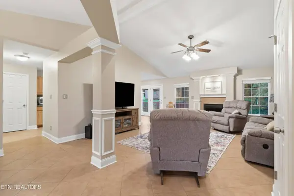 984 Mossy Grove LN, Maryville, TN 37801