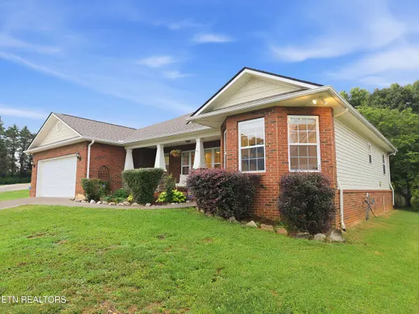 984 Mossy Grove LN, Maryville, TN 37801