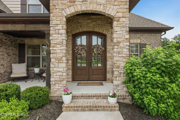9202 Iris Garden LN, Knoxville, TN 37922