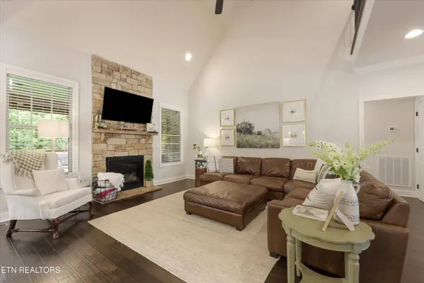 9202 Iris Garden LN, Knoxville, TN 37922