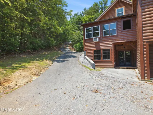 4137 Ole Smoky WAY, Sevierville, TN 37862