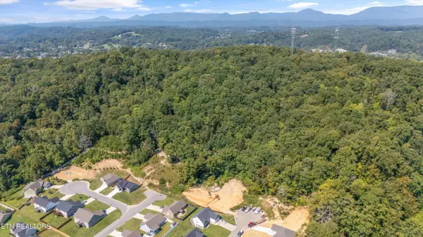 211 Jason Hovater WAY, Clinton, TN 37716