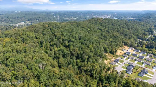 211 Jason Hovater WAY, Clinton, TN 37716