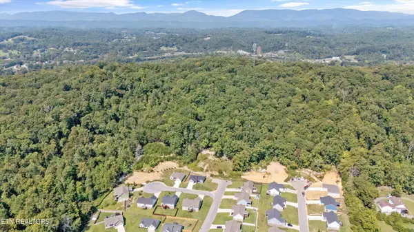 211 Jason Hovater WAY, Clinton, TN 37716