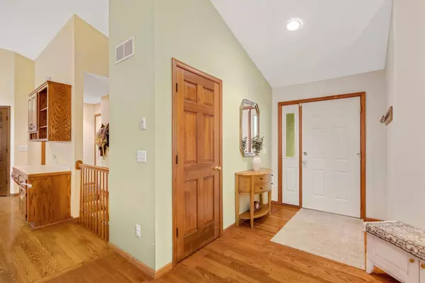 2463 Cypress ST N, Maplewood, MN 55109