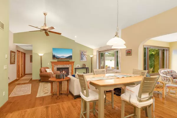 2463 Cypress ST N, Maplewood, MN 55109