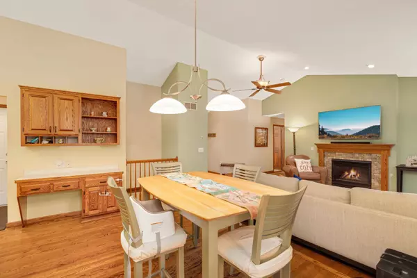 2463 Cypress ST N, Maplewood, MN 55109