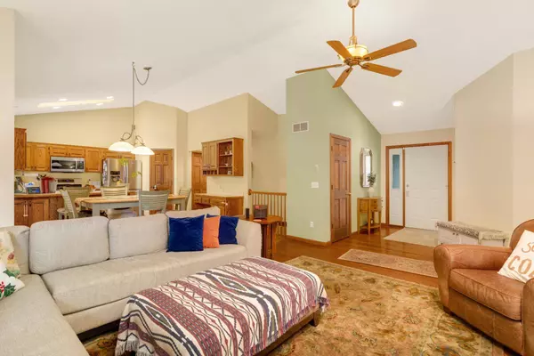 2463 Cypress ST N, Maplewood, MN 55109