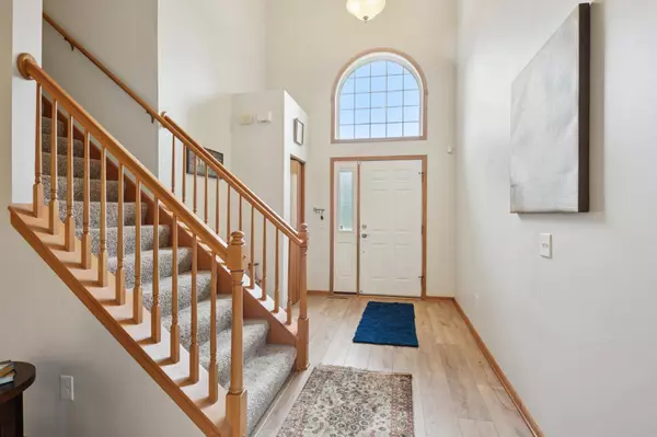 2958 Magnolia DR, Woodbury, MN 55125