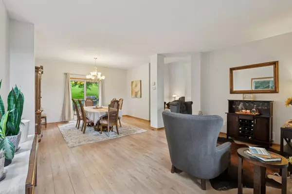 2958 Magnolia DR, Woodbury, MN 55125