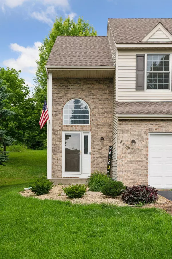 2958 Magnolia DR, Woodbury, MN 55125