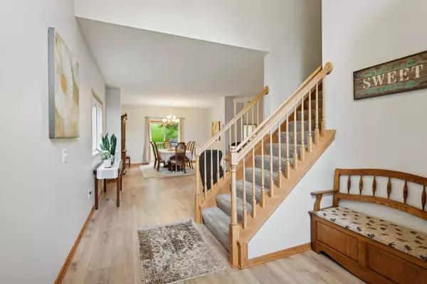 2958 Magnolia DR, Woodbury, MN 55125