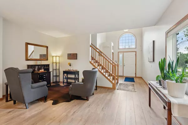 2958 Magnolia DR, Woodbury, MN 55125