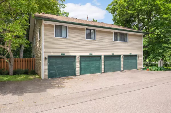 2783 Upland CT, Plymouth, MN 55447