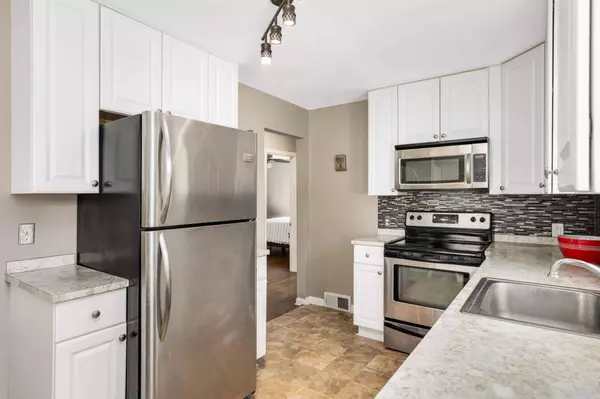 664 Berwood AVE, Vadnais Heights, MN 55127