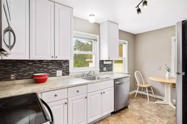 664 Berwood AVE, Vadnais Heights, MN 55127