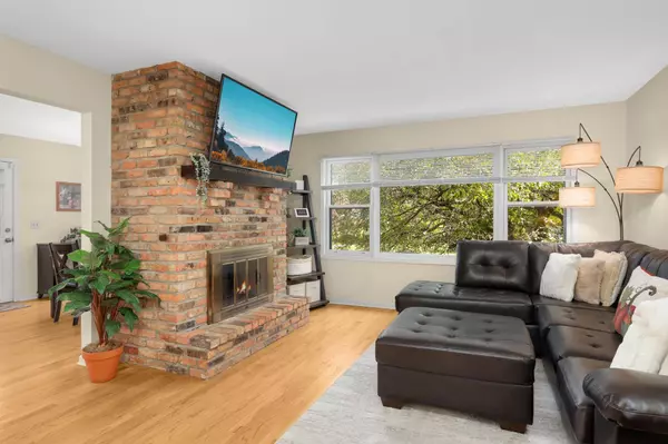 2001 Toledo AVE N, Golden Valley, MN 55422