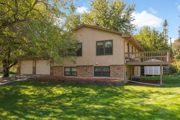 2001 Toledo AVE N, Golden Valley, MN 55422