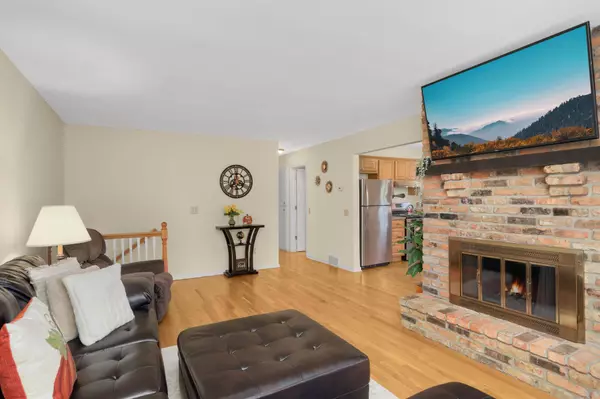 2001 Toledo AVE N, Golden Valley, MN 55422