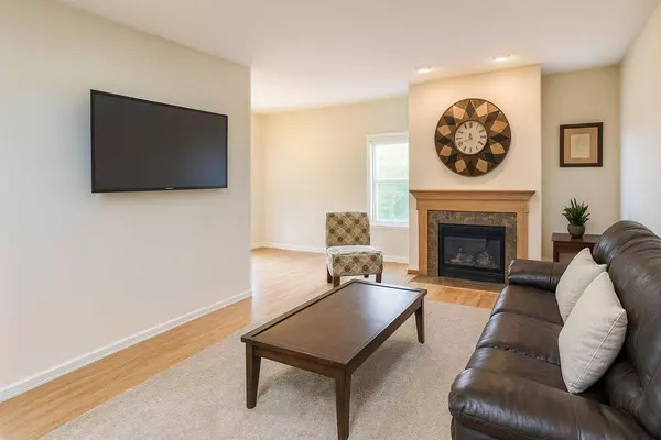 6869 Folkestone RD #614, Apple Valley, MN 55124