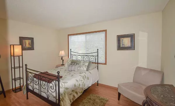 6869 Folkestone RD #614, Apple Valley, MN 55124