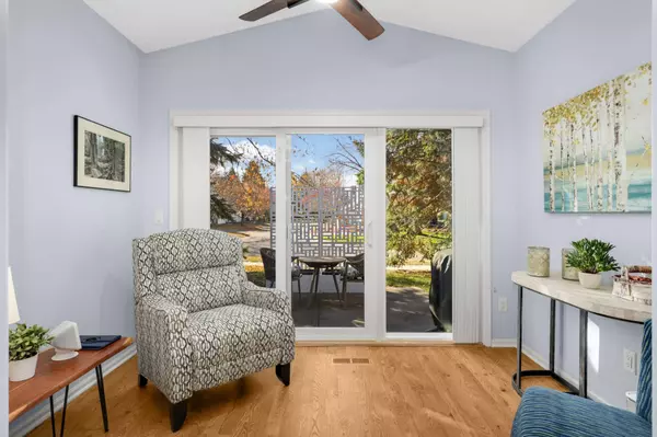 523 Lovell AVE, Roseville, MN 55113