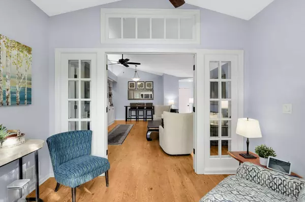 523 Lovell AVE, Roseville, MN 55113